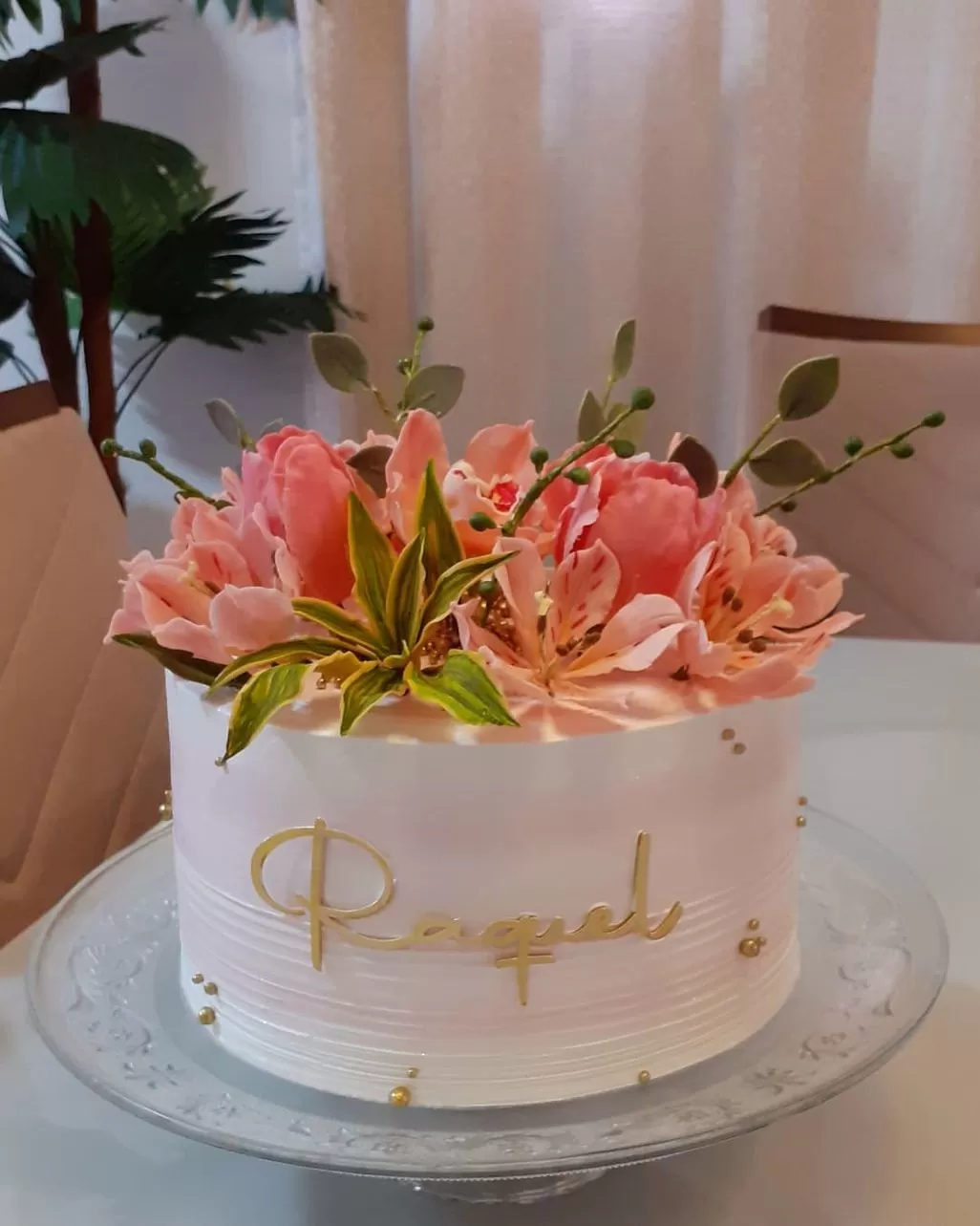 Decoração de Bolo Feminino para Aniversário com Chantilly 