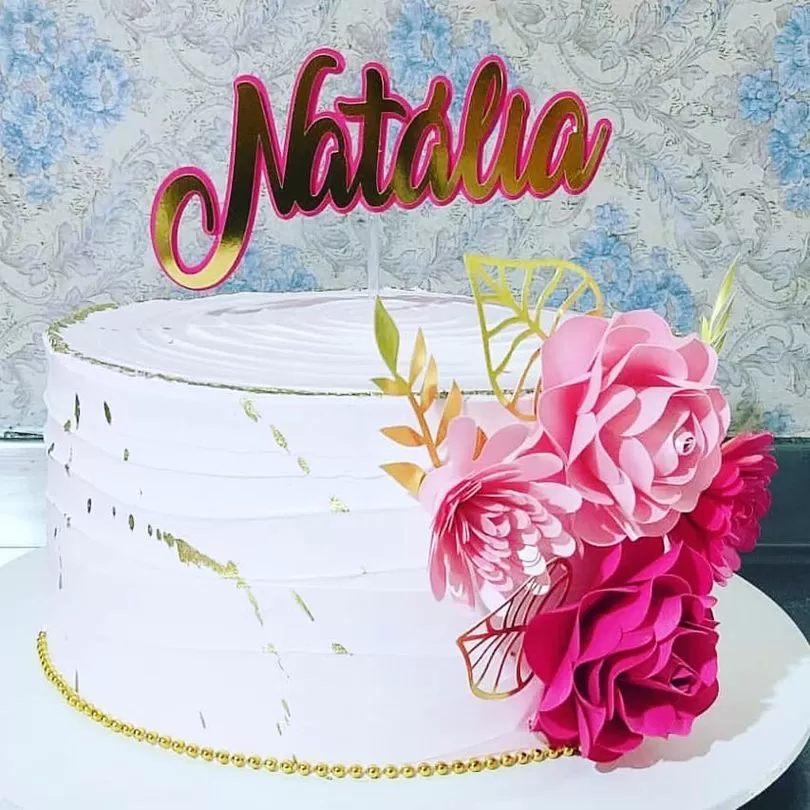 Decoração de Bolo Feminino para Aniversário com Chantilly 