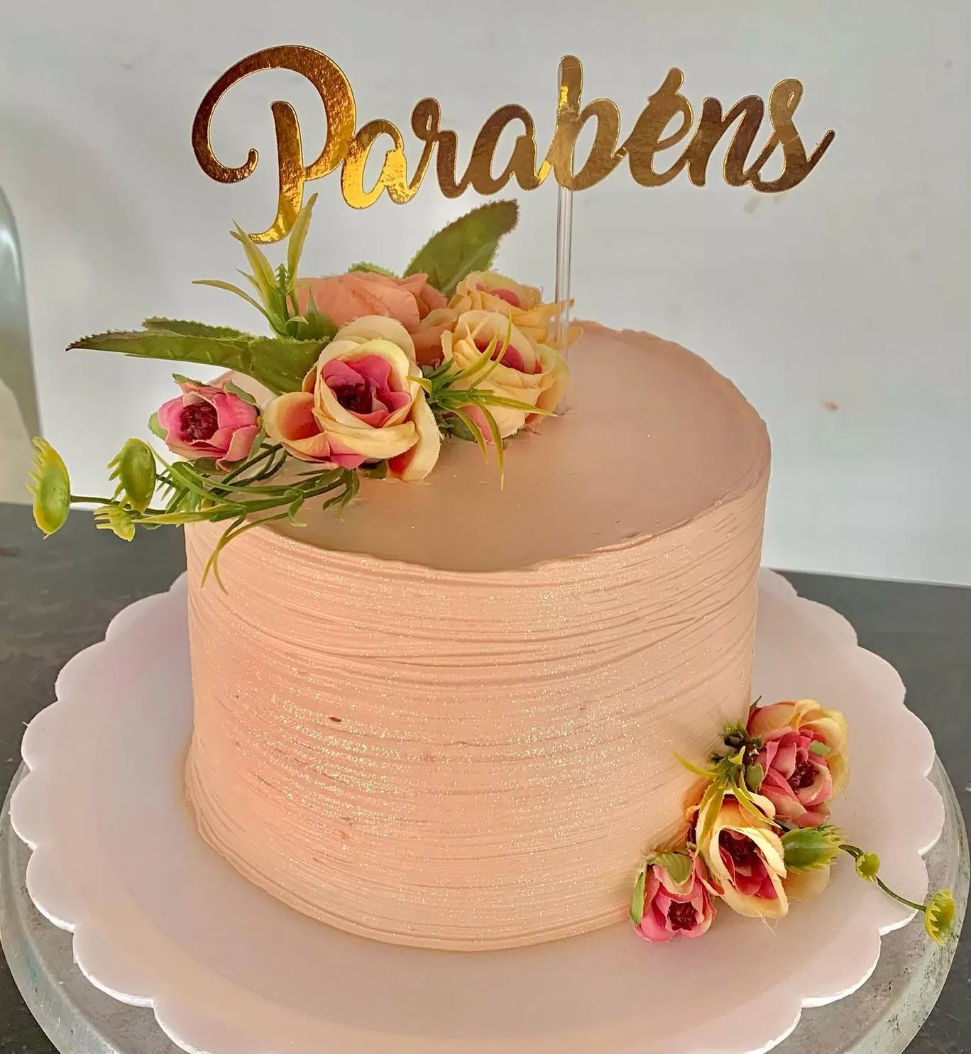 Bolo de Aniversário Feminino Moderno - Decoração Fácil