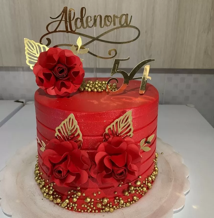 Bolo de Aniversário Feminino Moderno - Decoração Fácil