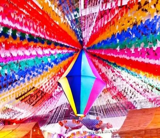 Decoração de Festa Junina. Balão e Bandeirola