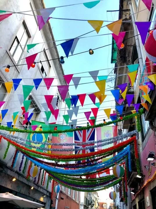 Decoração de Festa Junina. Bandeirolas de Triângulos