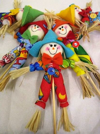 Decoração de Festa Junina.
Bonecos Espantalhos