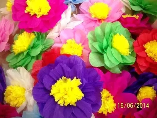 Decoração de Festa Junina. Flores Vibrantes