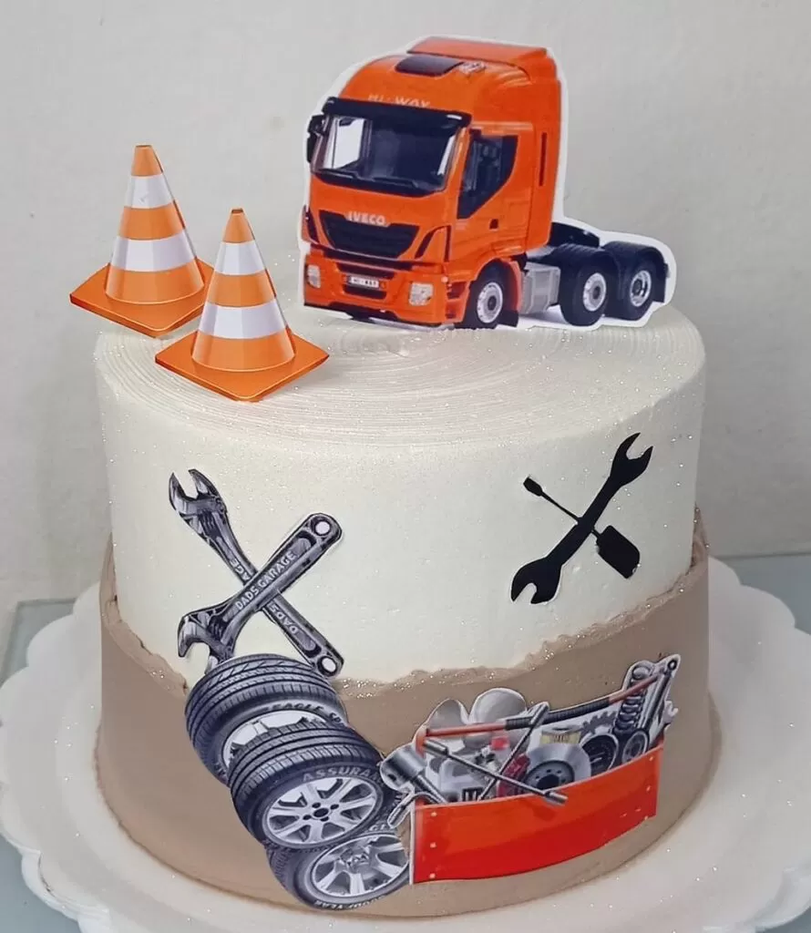 Decoração de Bolo de Aniversário Masculino. Caminhoneiro