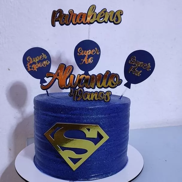 Bolo de Aniversário Masculino → Moderno, Personalizado, Simples, Azul