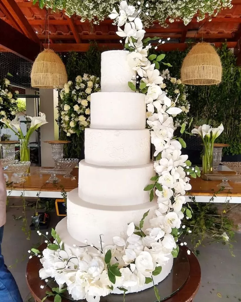 40 Modelos de Bolo de Casamento. Cascata de Flores