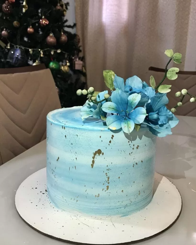 Bolo feminino azul em 2023  Bolos de aniversário azuis, Diy bolo de  aniversário, Mini bolos de aniversário