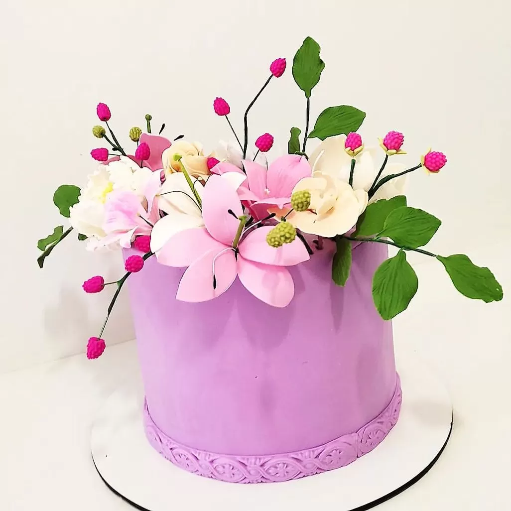 Decoração de Bolo Feminino para Aniversário com Chantilly 