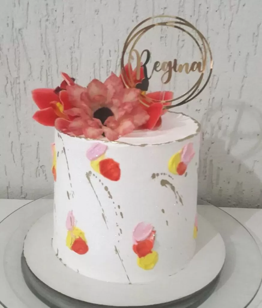 Bolo de Aniversário Feminino → Moderno, Personalizado, Simples, Rosa