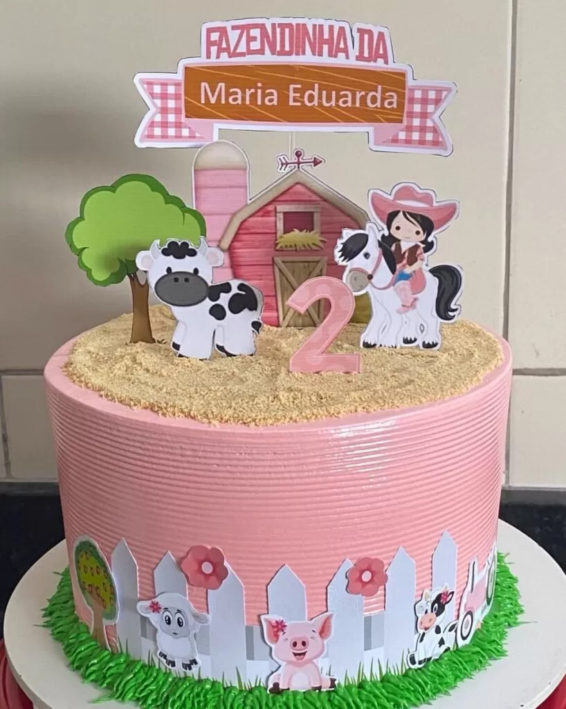 Bolo de Aniversário Infantil Feminino. Fazendinha Rosa