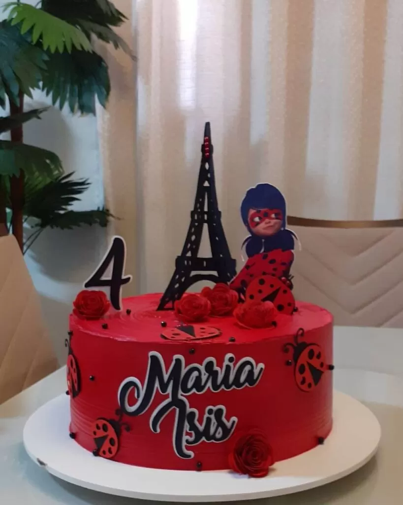 Bolo de Aniversário Infantil Feminino. Ladybug